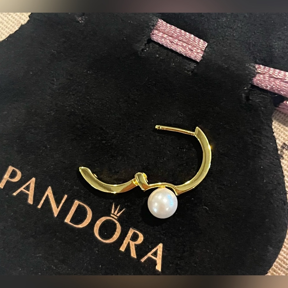 Pandora Gold Tone Hoop Earrings with White Cultured Pearls new. - Picture 4 of 6